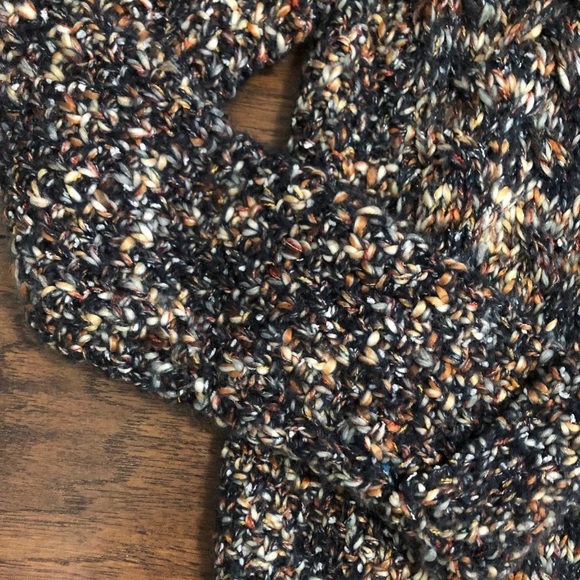 Universal Thread Sweater - Picture 4 of 4